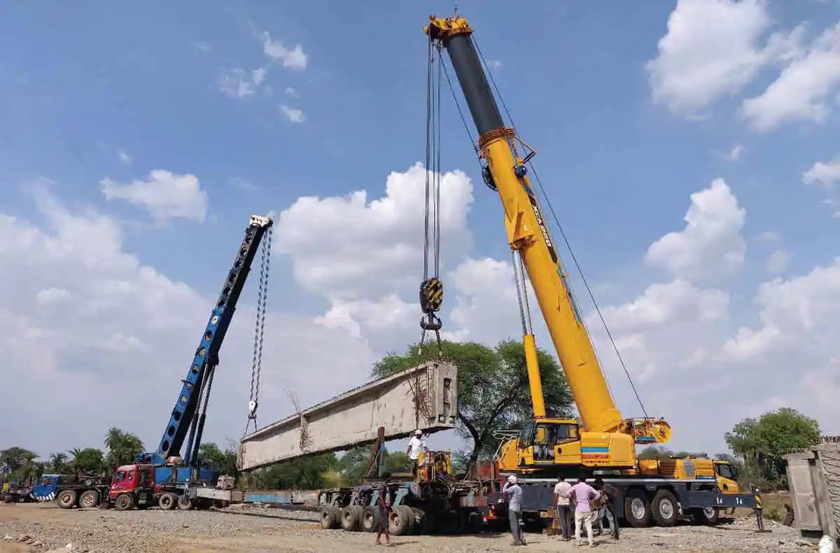Tandem crane lift of concrete bridge girder